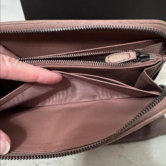 Bottega Veneta Intrecciato Leather zippy wallet in Mauve Full Inclusion - Picture 11 of 15